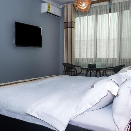 Gullivers Travel Hotel Accra Ngoại thất bức ảnh